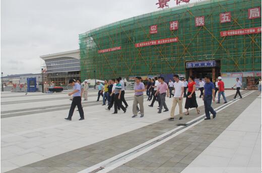 喜迎十九大，身边看变化——我市干部贤内助、乡镇街道负责人参观高铁商务区